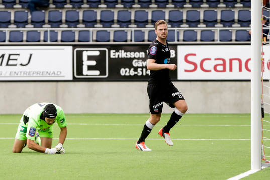 Helsingborgs Arnór Smárason reducerar till 2-1 bakom