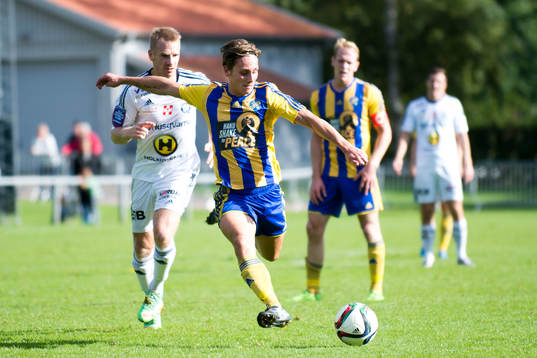 Eskilsminnes Christoffer Levi skjuter