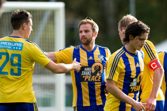 Eskilsminnes Emil Åberg jublar