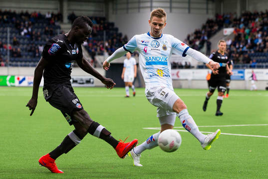 Helsingborgs Lalawélé Atakora med ett inlägg förbi