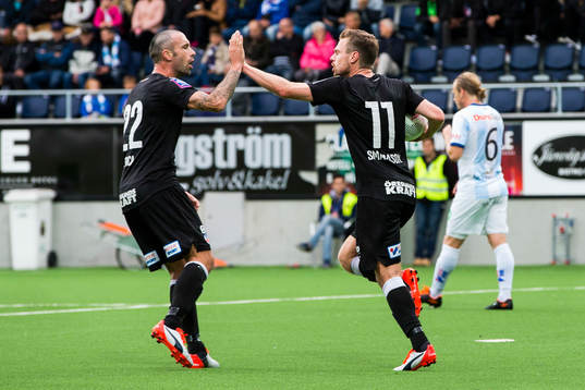 Helsingborgs Rade Prica och Arnór Smárason jublar