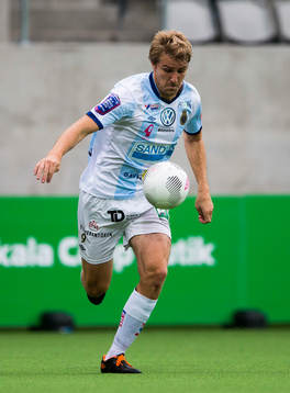 Gefles Johan Oremo med bollen