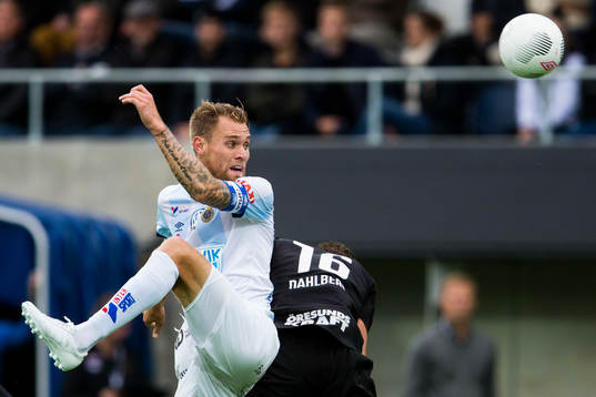 Gefles David Fällman i en nickduell med Helsingborgs