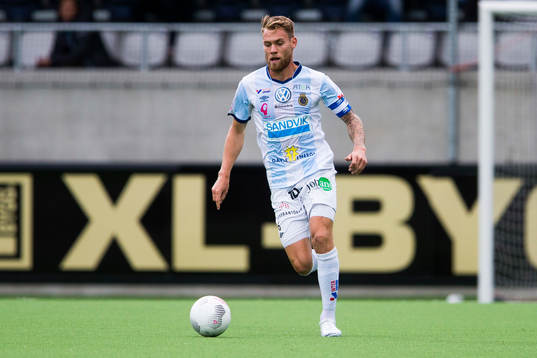 Gefles David Fällman med bollen