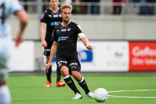 Helsingborgs Johan Mårtensson med bollen