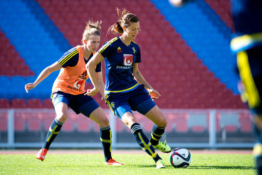 Sveriges Emma Berglund och Lotta Schelin