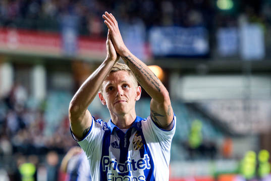 IFK Göteborgs Sören Rieks tackar publiken
