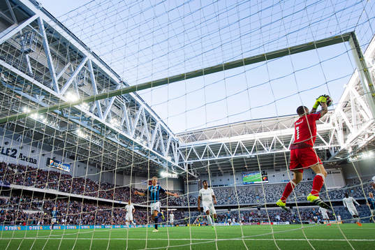 Djurgårdens Sebastian Andersson reagerar när Malmös
