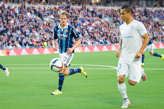 Djurgårdens Tim Björkström och Malmös Victor Yoshimar