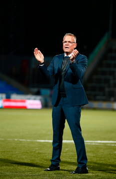 Norrköpings tränare Jan Andersson tackar publiken