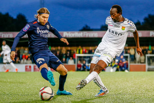 Utsiktens Karl Bohm och GAIS Reuben Ayarna