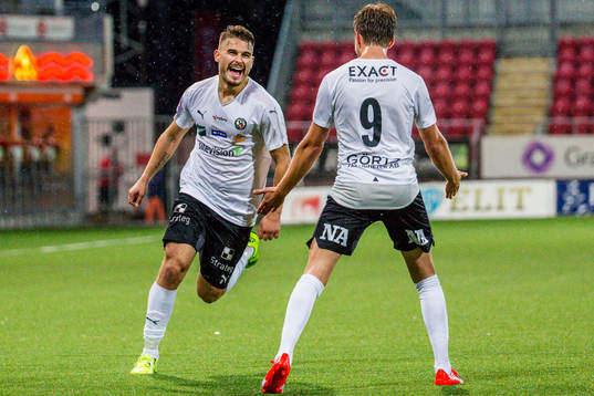 Örebros Astrit Ajdarevic  jublar