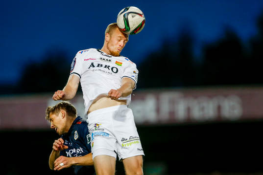 GAIS Björn Andersson i en nickduell