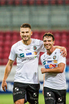 Örebros  Astrit Ajdarevic och Nordin Gerzic jublar