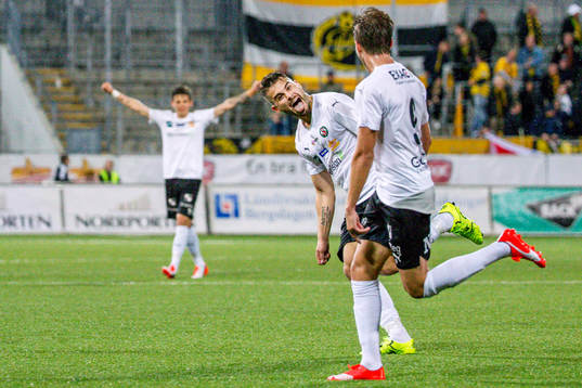 Örebros Astrit Ajdarevic jublar