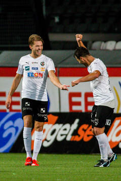 Örebros Martin Broberg jublar med Nordin Gerzic