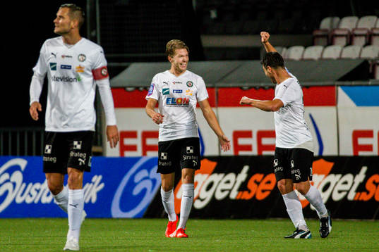 Örebros Martin Broberg jublar