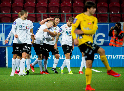 Örebros spelare jublar