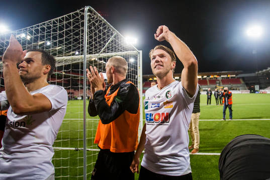 Örebros Martin Broberg jublar