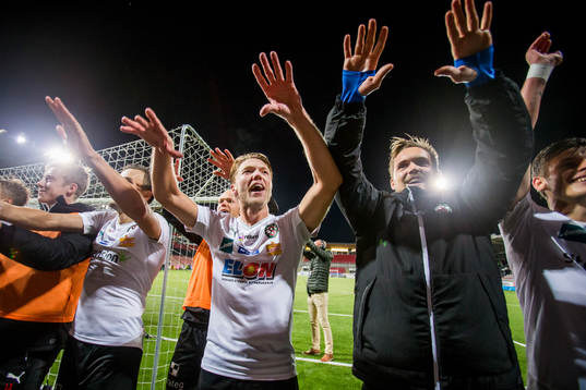 Örebros Martin Broberg jublar