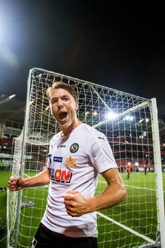 Örebros Martin Broberg jublar