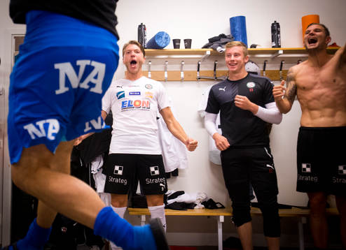 Örebros Martin Broberg jublar i omklädningsrummet