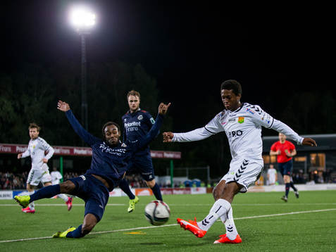 Utsiktens David Johansson täcker GAIS Luther Singh