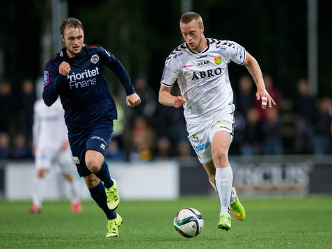 Utsiktens Niklas Olsson mot GAIS Björn Andersson