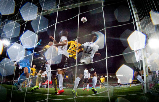 Elfsborgs Per Frick gjorde 4-2 på Örebros målvakt Jacob