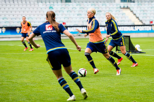 Nilla Fischer och Fridolina Rolfö