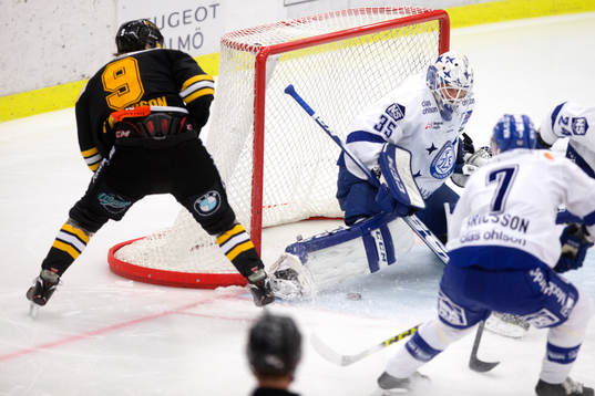 Panterns Kim Johansson gör 1-0 bakom Leksands Frans