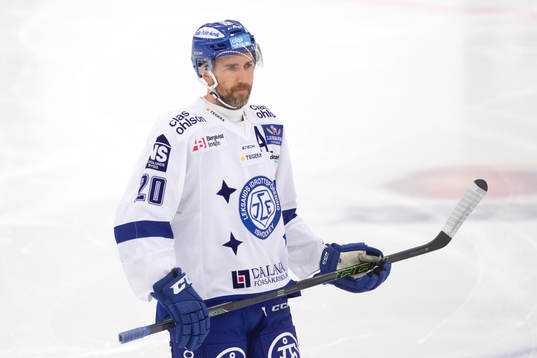 Leksands Tommi Paakkolanvaara i ishockeymatchen mellan