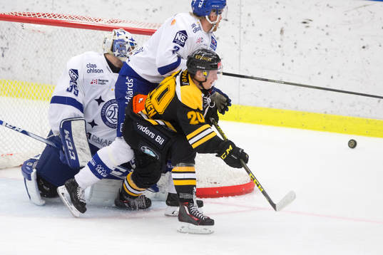 Panterns Tomi Juntunen och Leksands Tobias Ericsson i