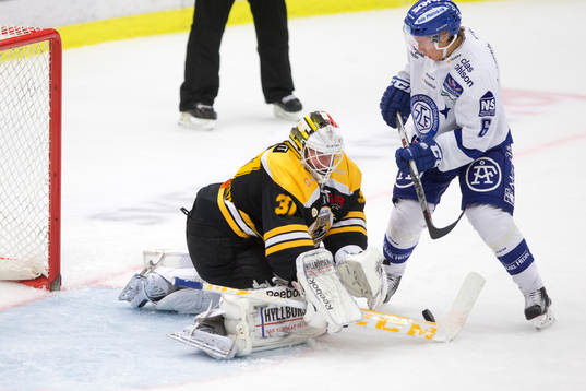 Panterns målvakt Jonas Gunnarsson och Leksands Filip