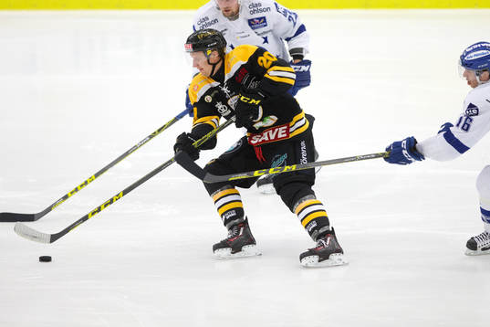 Panterns Tommi Juntunen i ishockeymatchen mellan Pantern