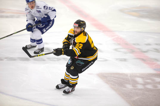 Panterns Johan Molldén i ishockeymatchen mellan Pantern