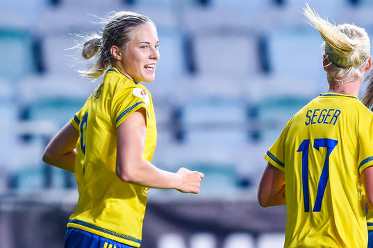 Sveriges Lina Hurtig jublar