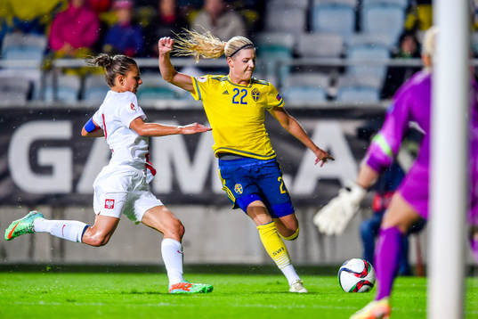 Sveriges Olivia Schough provar skott