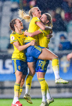 Sveriges Jessica Samuelsson , Sofia Jakobsson  och Olivia
