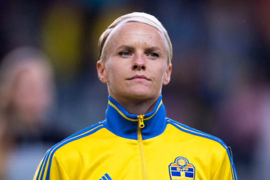 Sveriges Nilla Fischer vid lineup innan EM-kvalmatchen i
