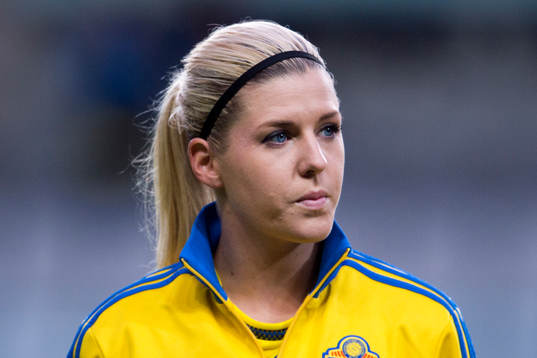 Sveriges Olivia Schough vid lineup innan EM-kvalmatchen i