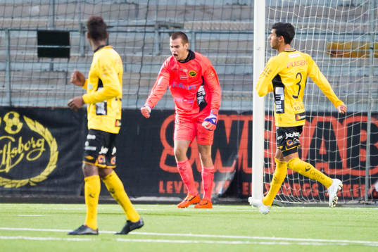 Elfsborgs målvakt Markus Fröjd jublar