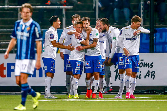 Norrköpings spelare firar 1-0 av Norrköpings Arnor Ingvi
