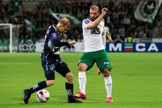 Gefles Jonas Lantto blir tunnlad av Hammarbys Kennedy