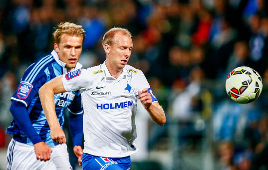 Norrköpings Andreas Johansson jagar boll
