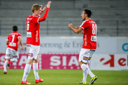 Kalmars Rasmus Elm och Nenad Djordjevic jublar
