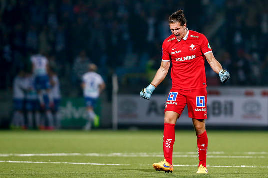 Norrköpings målvakt David Mitov Nilsson jublar