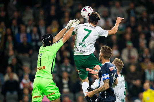 Gefles målvakt Emil Hedvall och Hammarbys Jakob Orlov i en