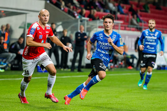 Kalmars Stefan Larsson och Halmstads Sead Haksabanovic