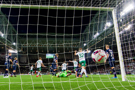 Hammarbys Jakob Orlov nickar in 1-0 bakom Gefles målvakt